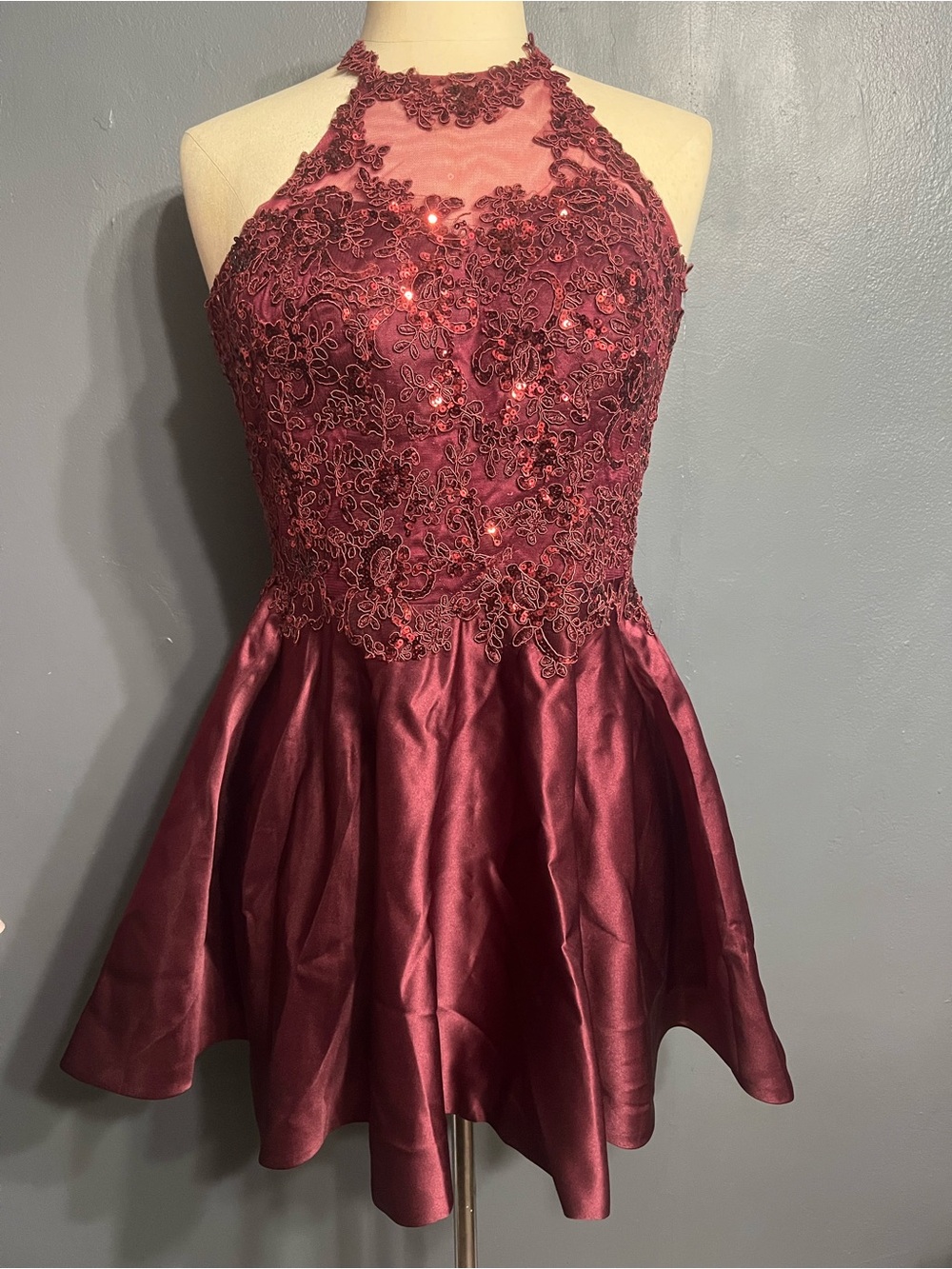 Women's Burgundy Lace Halter Party Dress size small